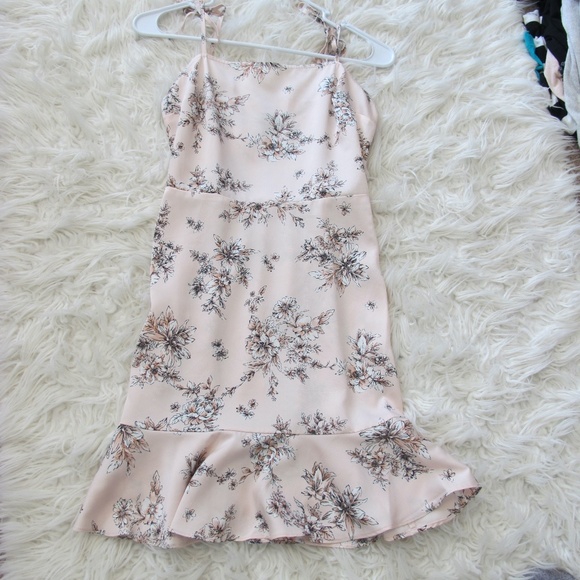 🔴🔴🔴SOLD🔴🔴🔴Express Women's Spring bridal shower Easter Casual Dress - Picture 5 of 9